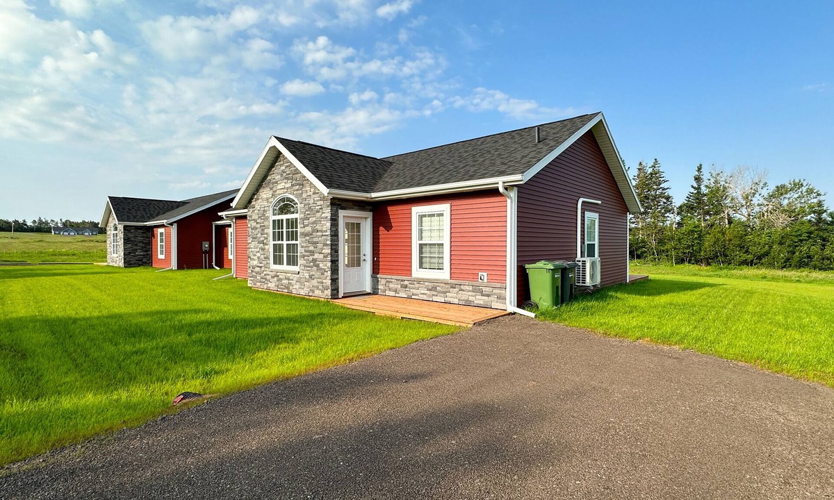 Stanley Bridge House | 3-Bedroom Suite with Outdoor Hot Tub