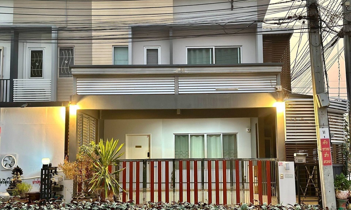 Sai Noi House | 3-bedroom 2.5 bathroom townhome in ChaengWattana Nonthaburi with AC, WiFi