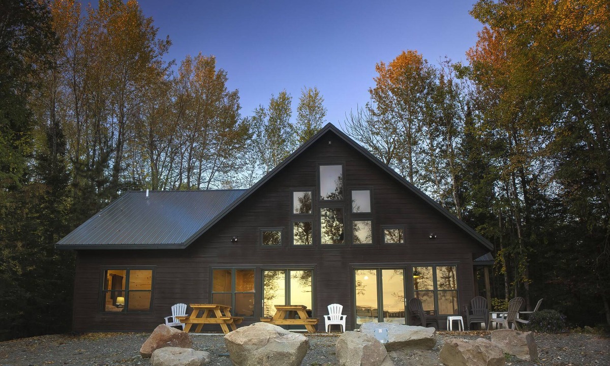 Ely House | 3 bedroom w/loft/2 bath lake home, fireplace, across from BWCA,7 miles from Ely