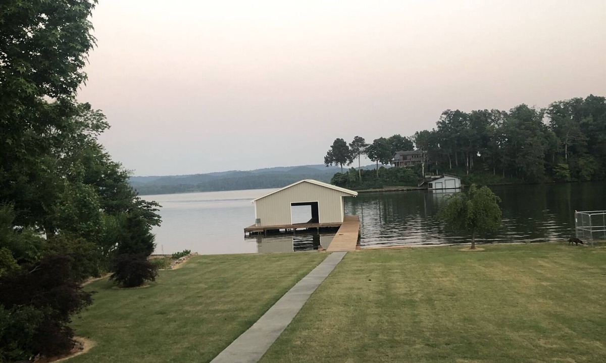 Groveoak House | 3 bedrooms, 2.5 bath Lakefront home, deep water, enclosed boathouse, close ramp