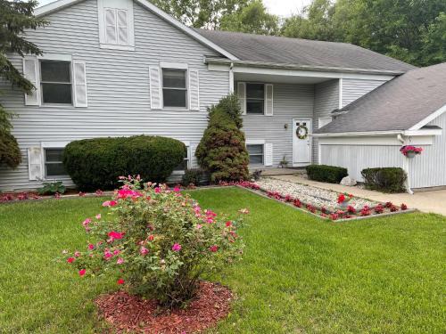 Ridgemoor Apartment | 3 bedrooms, 2 bath, 4 beds Townhouse