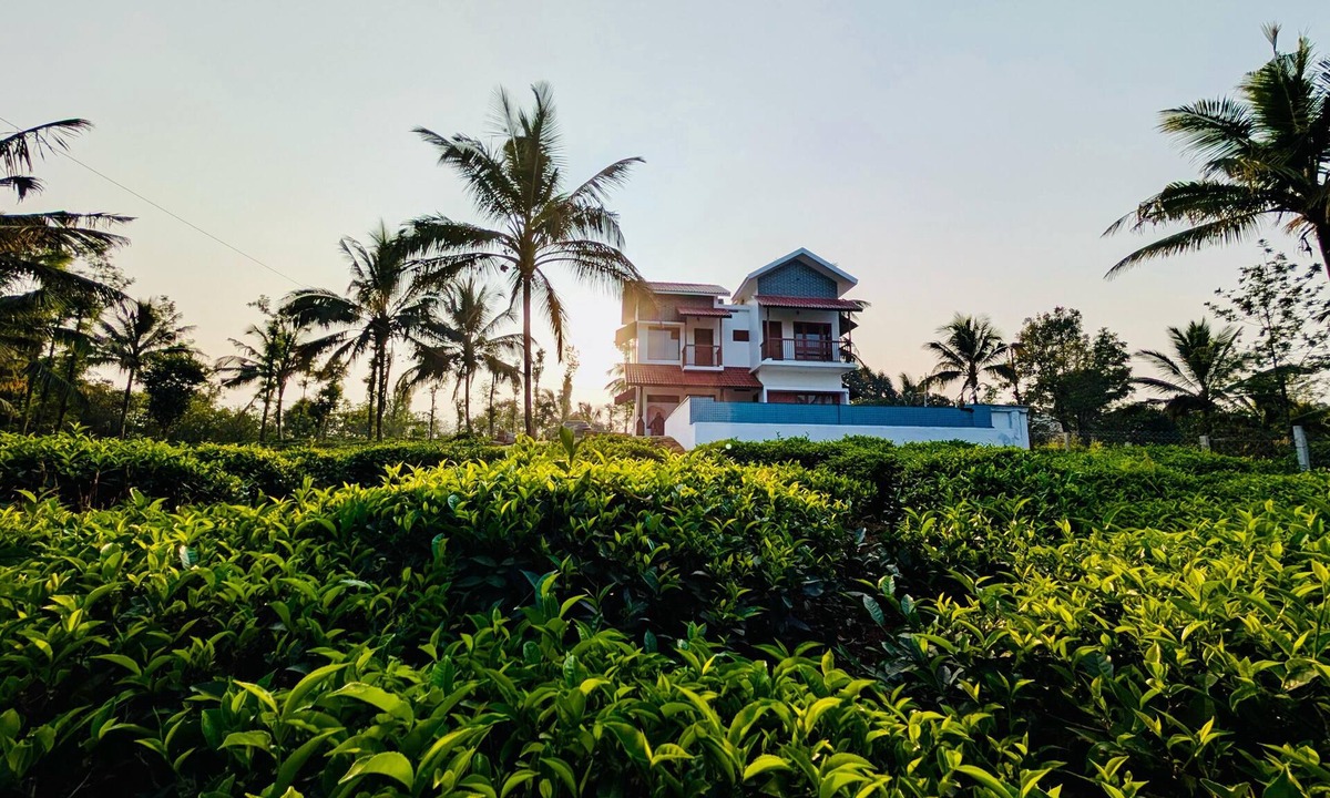Thavinhal Villa | 3 BHK villa in wonderful Mananthavady with WiFi, AC and infinity swimming pool.