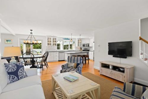 Orleans House | 3 Bicycles Provided! Cape Cod Cottage w/Deck