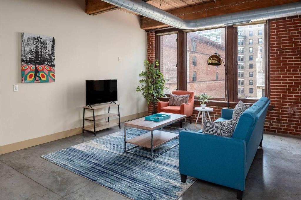Downtown West Apartment | 3+br/2ba Loft - Prime Downtown Locale