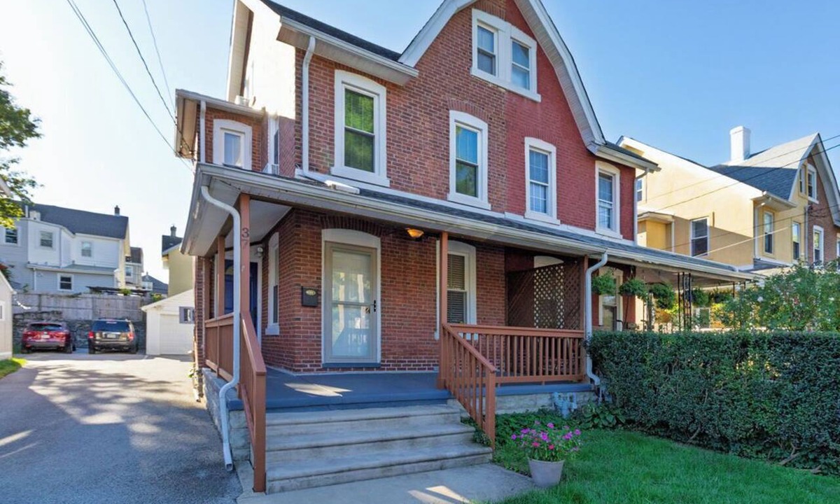 Bryn Mawr Apartment | 3 BR, 3 Bath Mid-Term House in Bryn Mawr