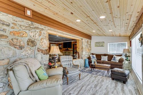 Rocky Mount House | 3 Cabins! Lakefront Reunion Retreat in Rocky Mount