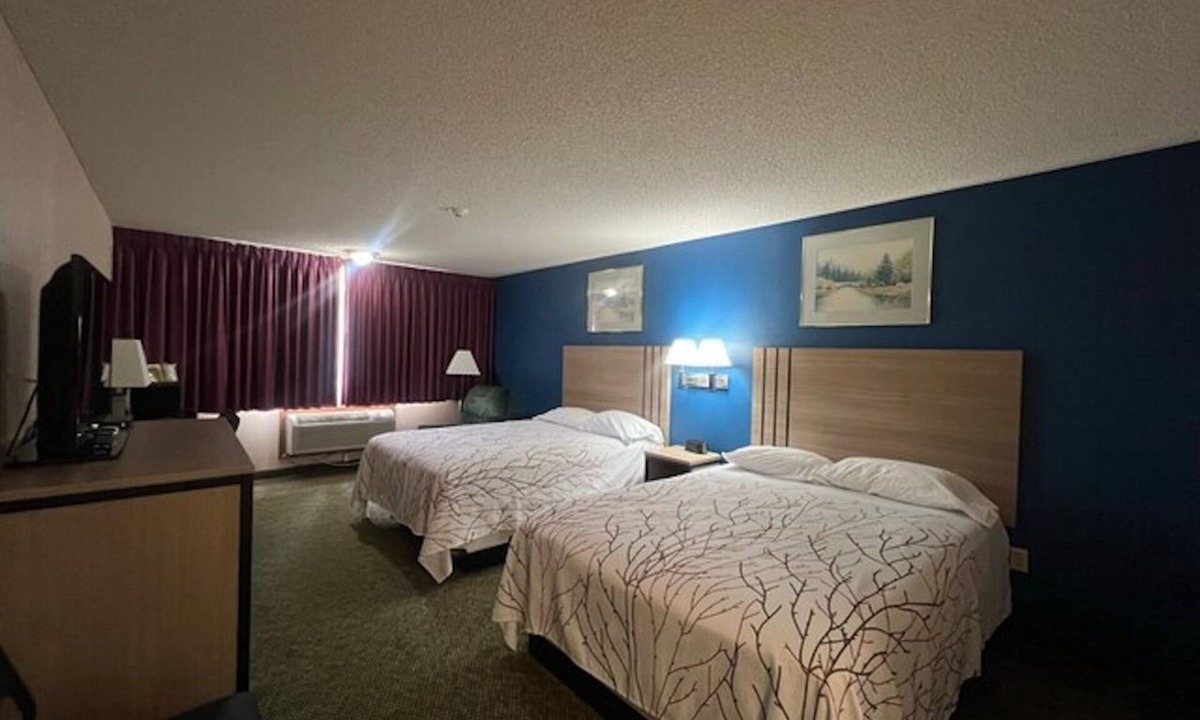 Marysville Hotel | 3 Comfortable Rooms w/Free Parking for Families on the Road | 2 Queen Bed
