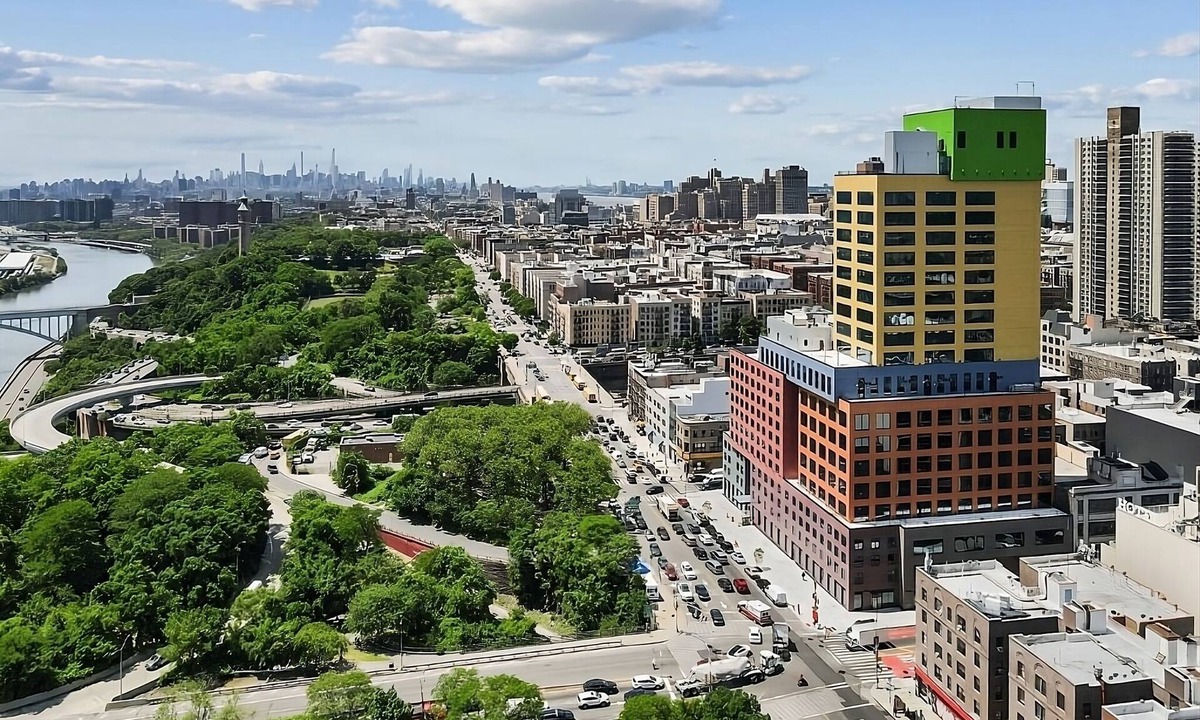 Washington Heights Hotel | 3 Convenient Queen Rooms at Radio Hotel New York, Short Drive to Wave Hill!