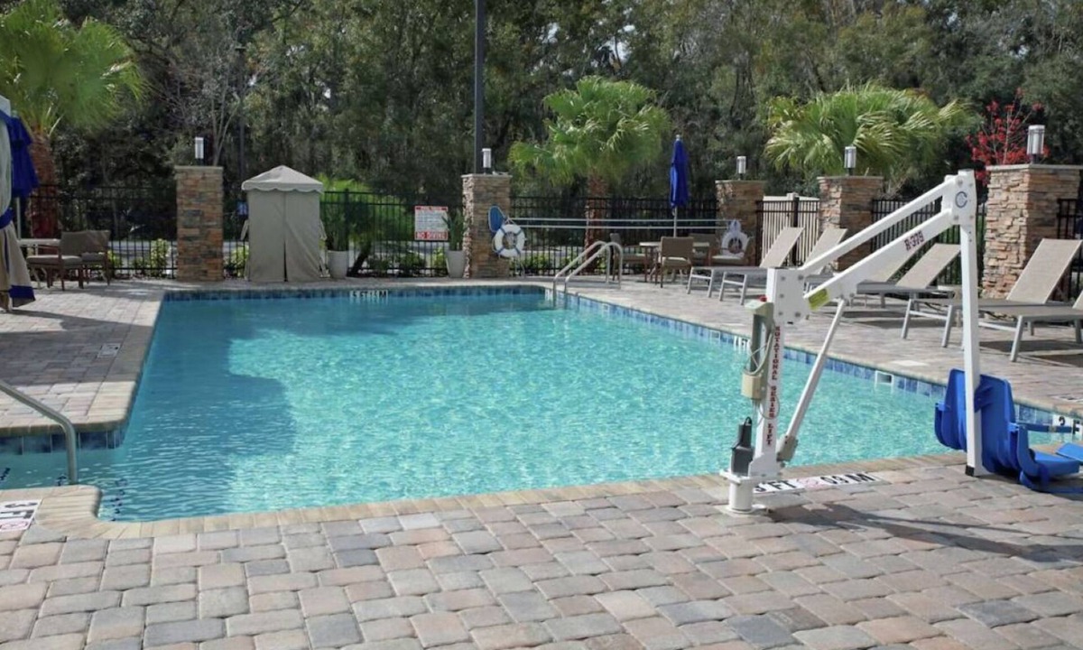 Wesley Chapel Hotel | 3 Convenient Rooms for Families! Free Breakfast and Parking, Outdoor Pool!