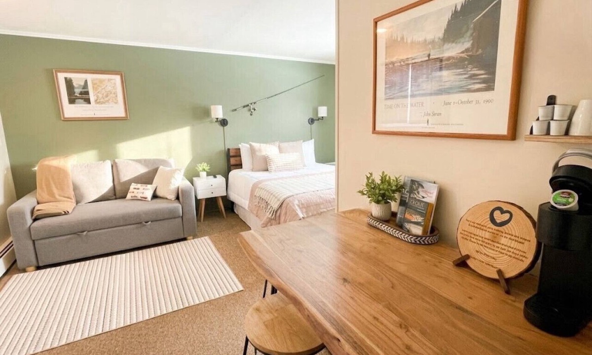 Manchester Center Bed & Breakfast | 3, cozy pet friendly Vermont retreat - two doubles