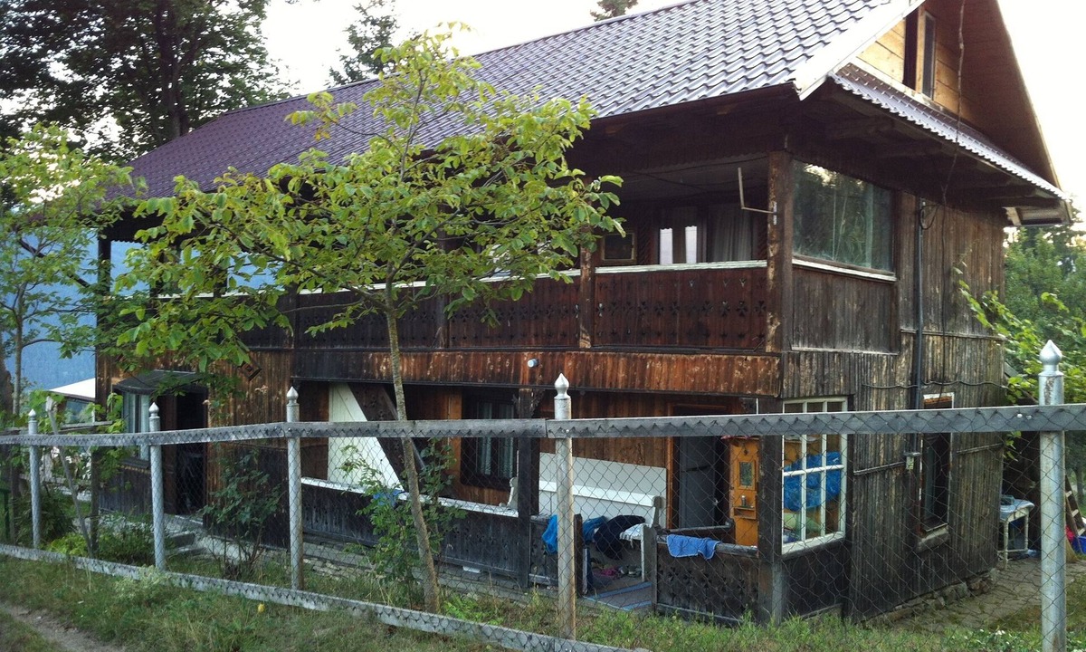 Chiriteni Cottage | 3 Double Rooms - 1 Shared Bathroom