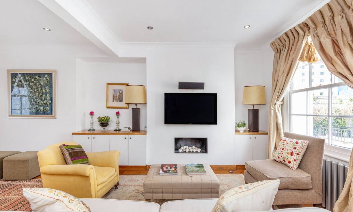 Chelsea Riverside House | 3-Floor Chelsea Townhouse in a Quiet Private Road