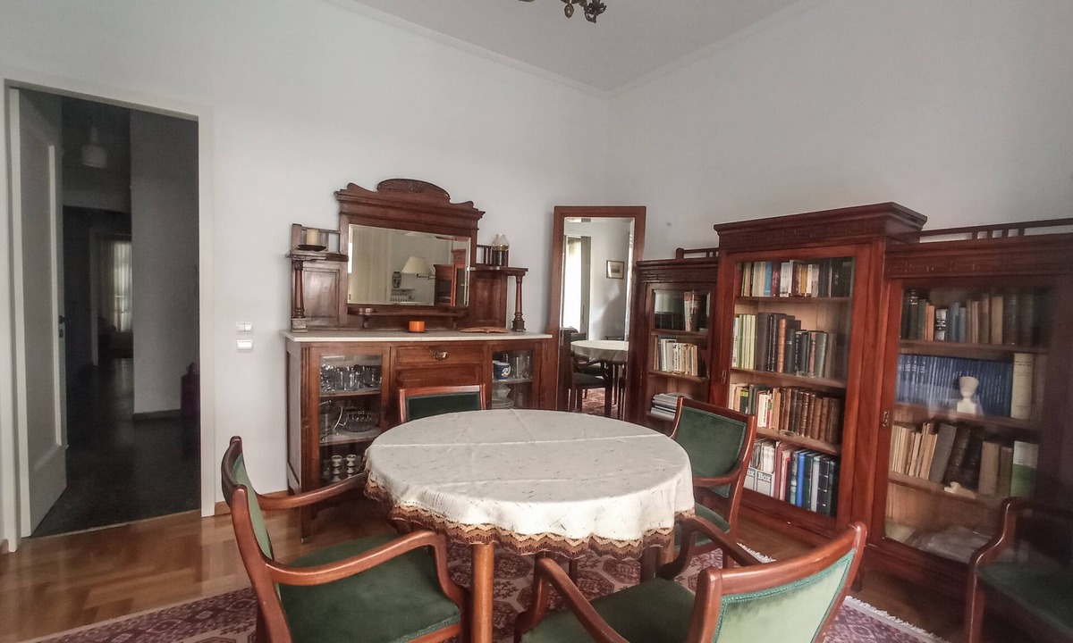 Plaka Apartment | 3-Generations Athenian home at the foot of the Acropolis hill in Athen"s center