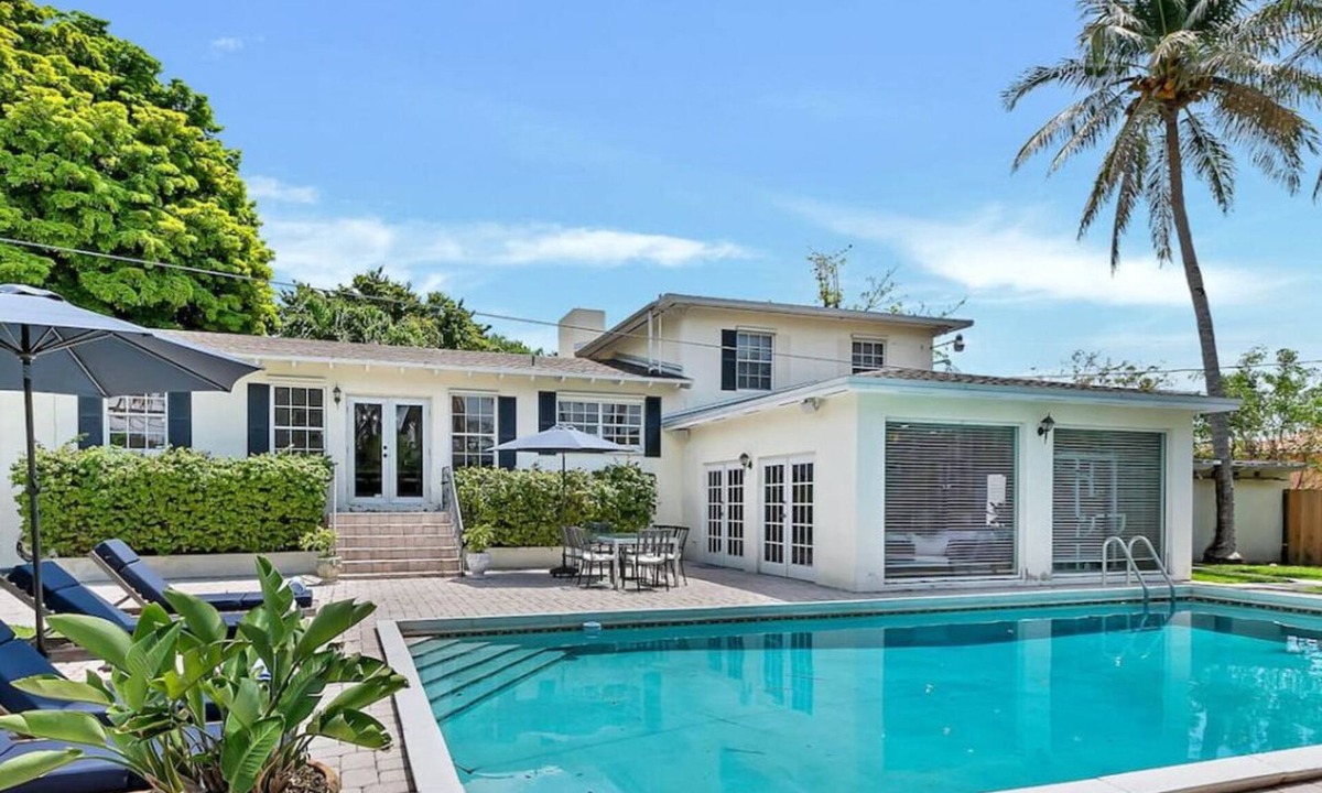 Little Havana House | 3-Home Compound 12BR/7BA w/Pool & BBQ, Sleeps 24
