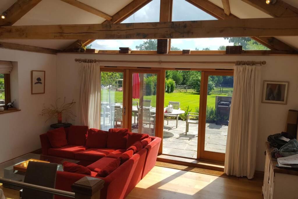 Haslemere House | 3 Kingsize Beds Ensuite - Sleeps 6-8 - Rural Contemporary Oak Framed House