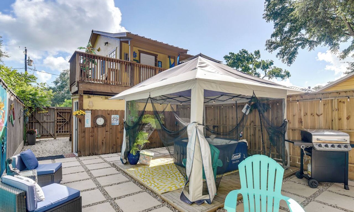 Bacliff Apartment | 3 Mi to Boardwalk: Bacliff Apartment w/Hot Tub