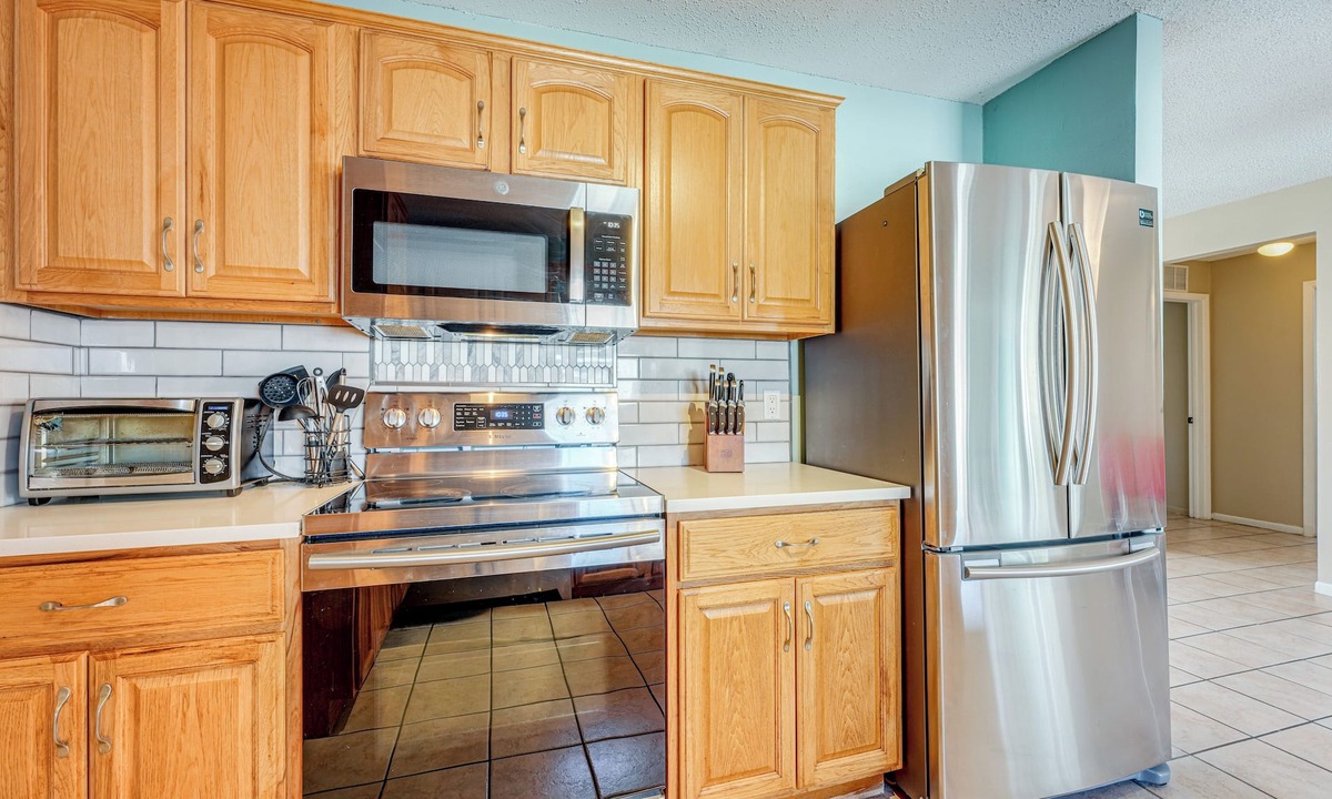 Largo Cottage | 3 Mi to Botanical Gardens: Sun-kissed Largo Escape
