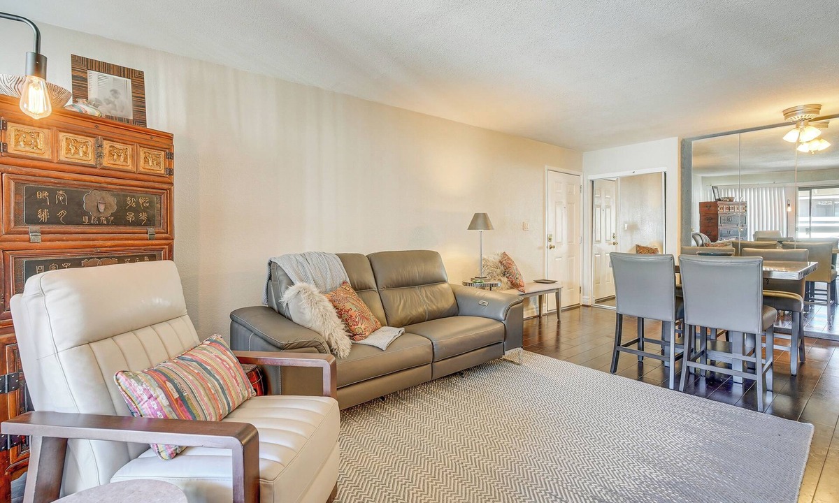 Arcadia Lite Condo | 3 Mi to Camelback Mtn! Snowbird Escape w/Pool