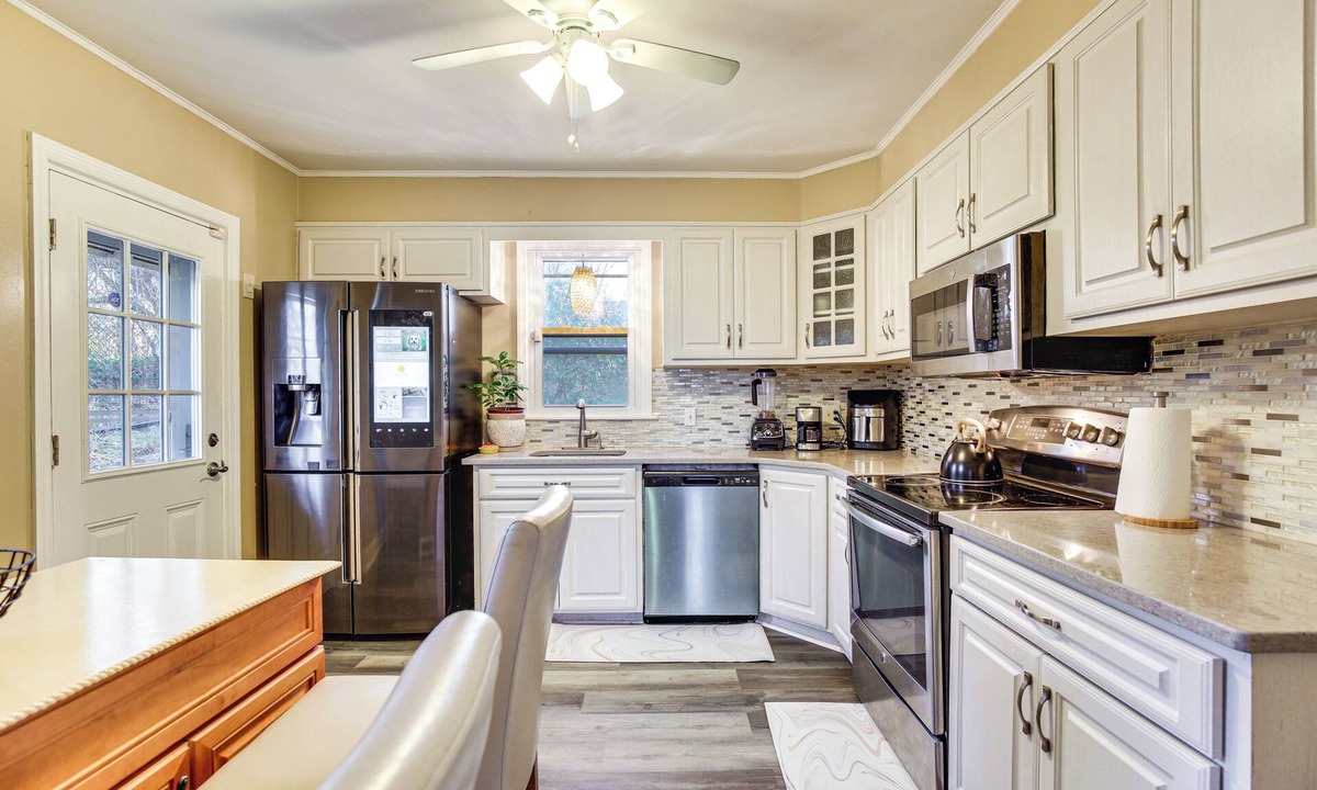 White Plains Cottage | 3 Mi to Downtown: Spacious White Plains Home