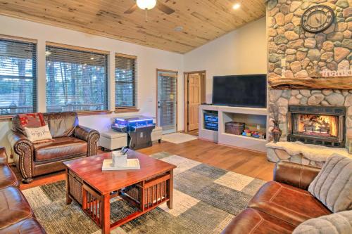 Torreon House | 3 Mi to Golf Course: Show Low Escape w/Fire Pit