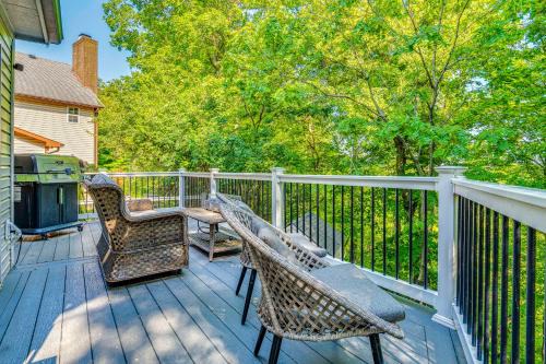 Wayne House | 3 Mi to Indianapolis Speedway! Modern Home w/Yard
