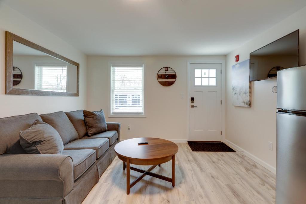 Wareham Apartment | 3 Mi to Onset Beach & Village! Pet-Friendly Apt