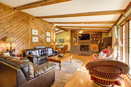 Lookout Valley Neighborhood Association House | 3 Mi to Ruby Falls: 'The Downer House' w/Yard