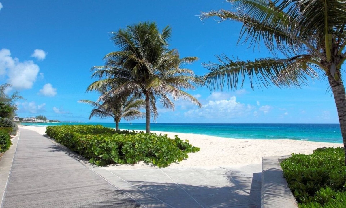 Hastings House | 3 Min Walk to Beach - Blessed Manor by Bluescape