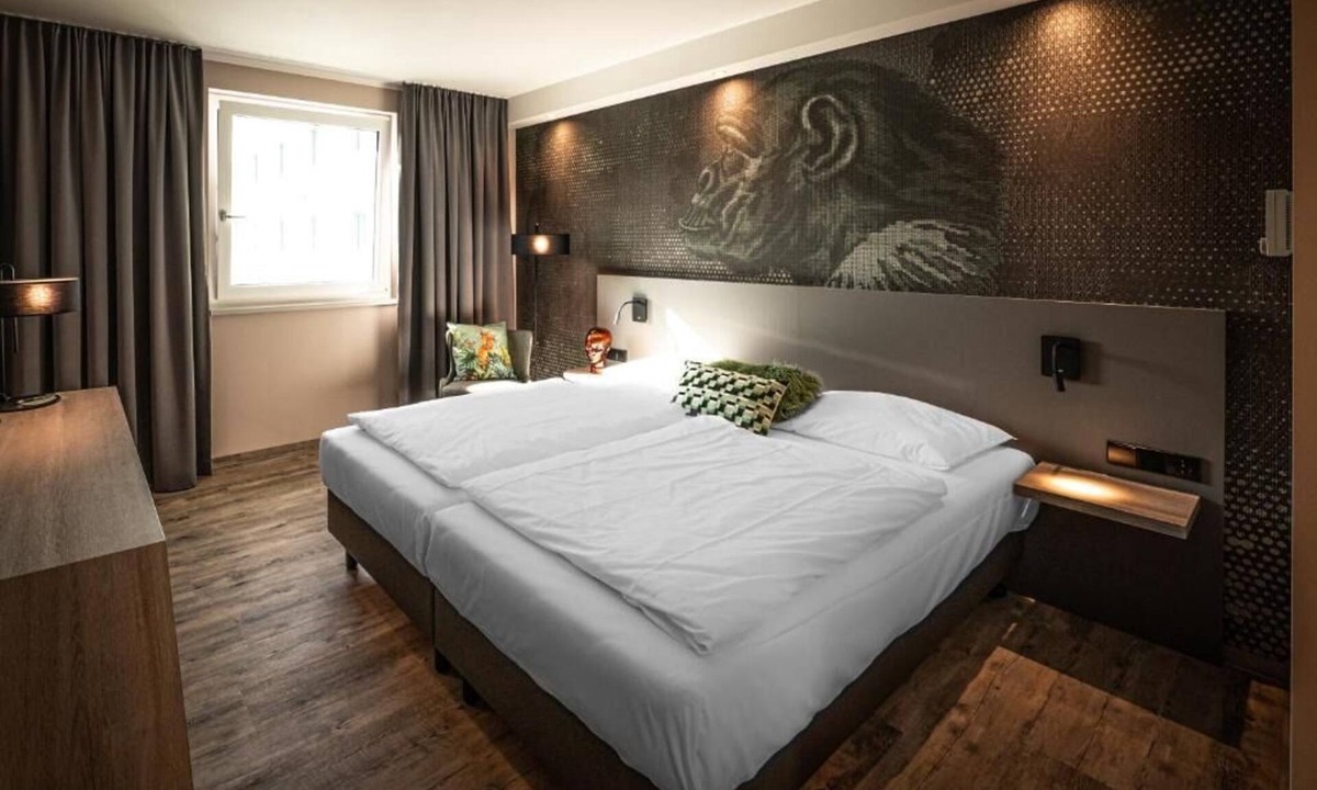 Korntal-Munchigan Hotel | 3 Modern Rooms — Perfect Getaway for Families & Couples Near Stuttgart Center