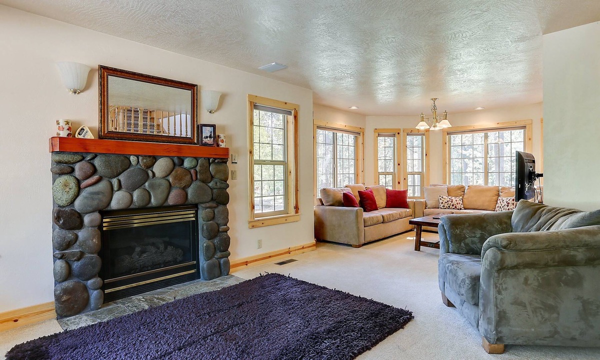 Deer Park House | 3 Mt Baker - Gorgeous! Hot Tub, SHARC passes, A/C, Game Table, Luxurious Linens