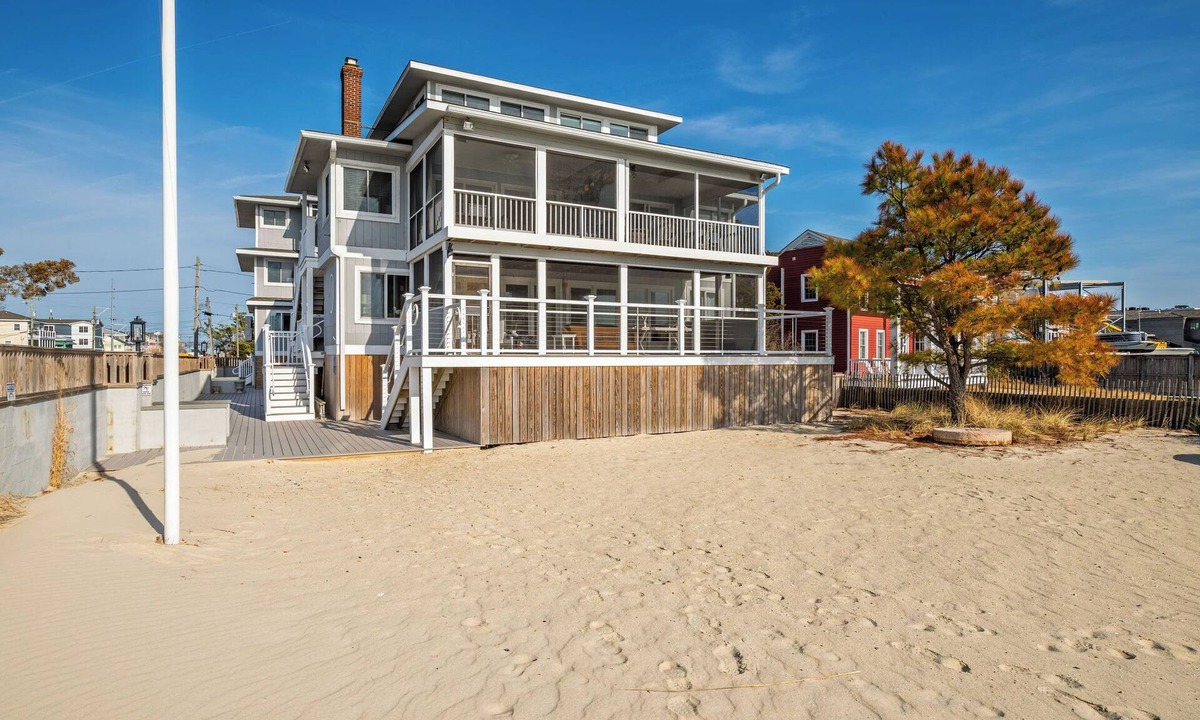Dewey Beach Condo | 3 nite min 2026 Aug 23-26 Sandy beach Bayfront Getaway & parking 4Br
