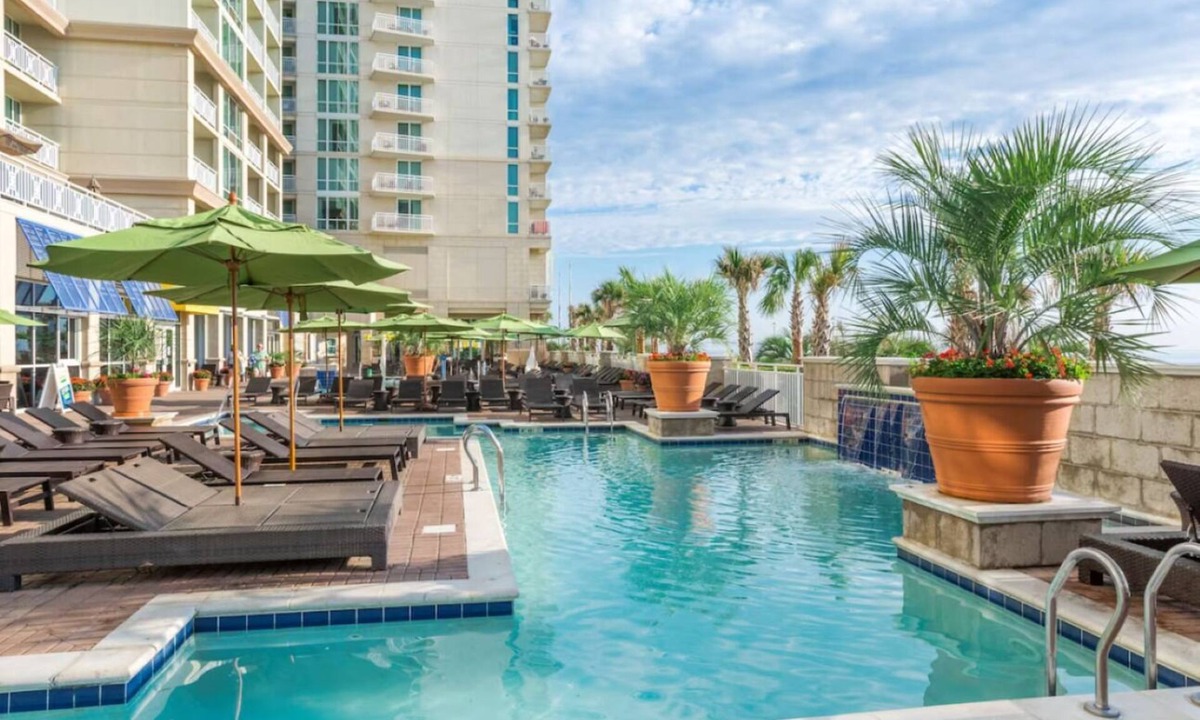 Northeast Virginia Beach Hotel | 3 Oceanfront Units | Modern Retreat Steps from the Beach & Crystal Waters