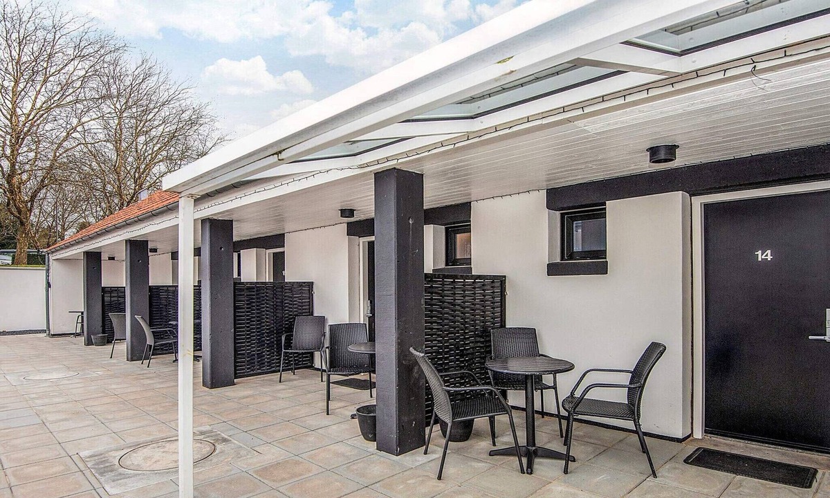 Give House | 3 person holiday park home in Give