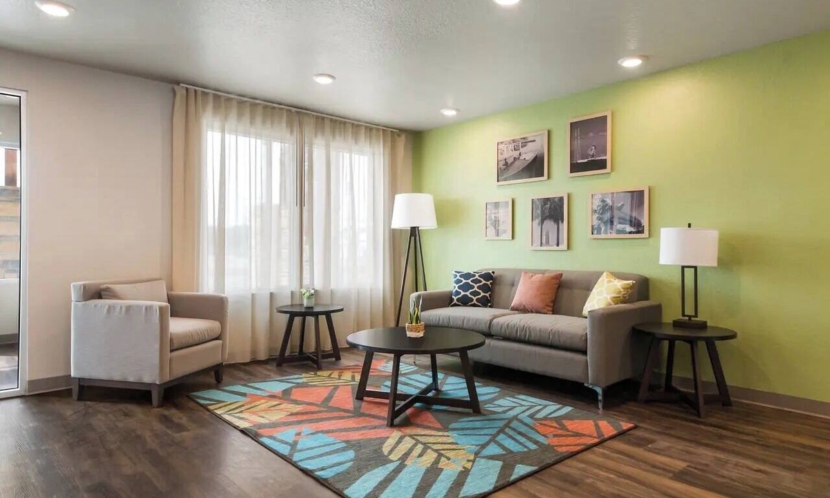 Rockledge Hotel | 3 Pet-Friendly Rooms with Kitchen Near Rockledge Historic Parks & Trails