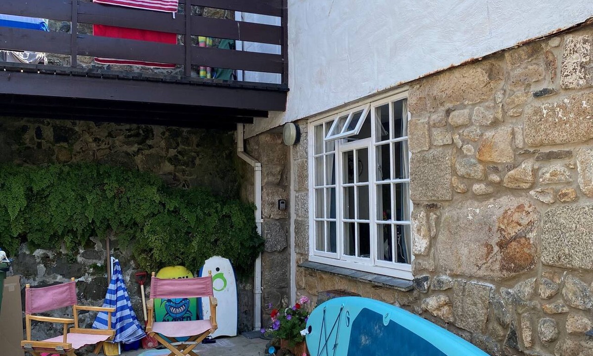 St Ives Apartment | 3 Redfern Court - an apartment that sleeps 4 guests in 2 bedrooms