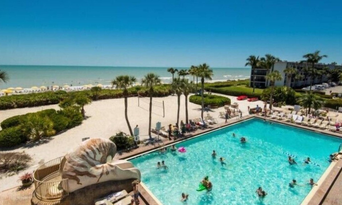 Sanibel Hotel | 3 Relaxing Units with Partial Gulf Views, Nature Trails & Beach Adventure