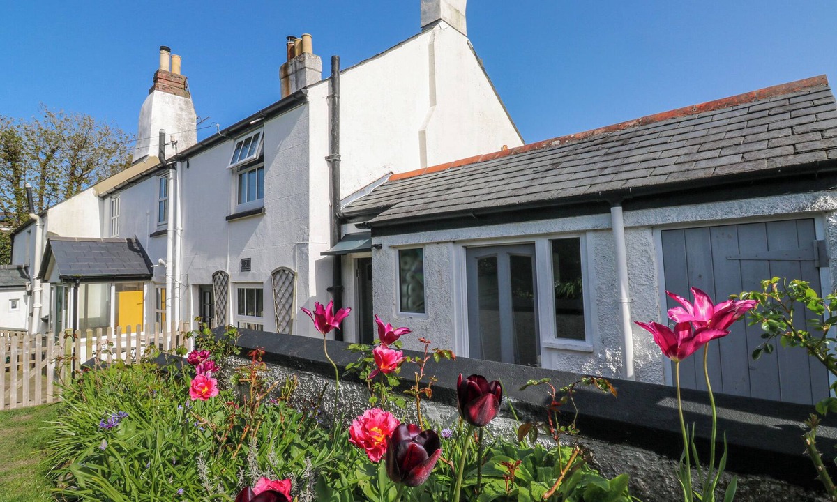 Burgh Island Cottage | 3 ROCK COTTAGES, pet friendly in Kingston, Kingsbridge