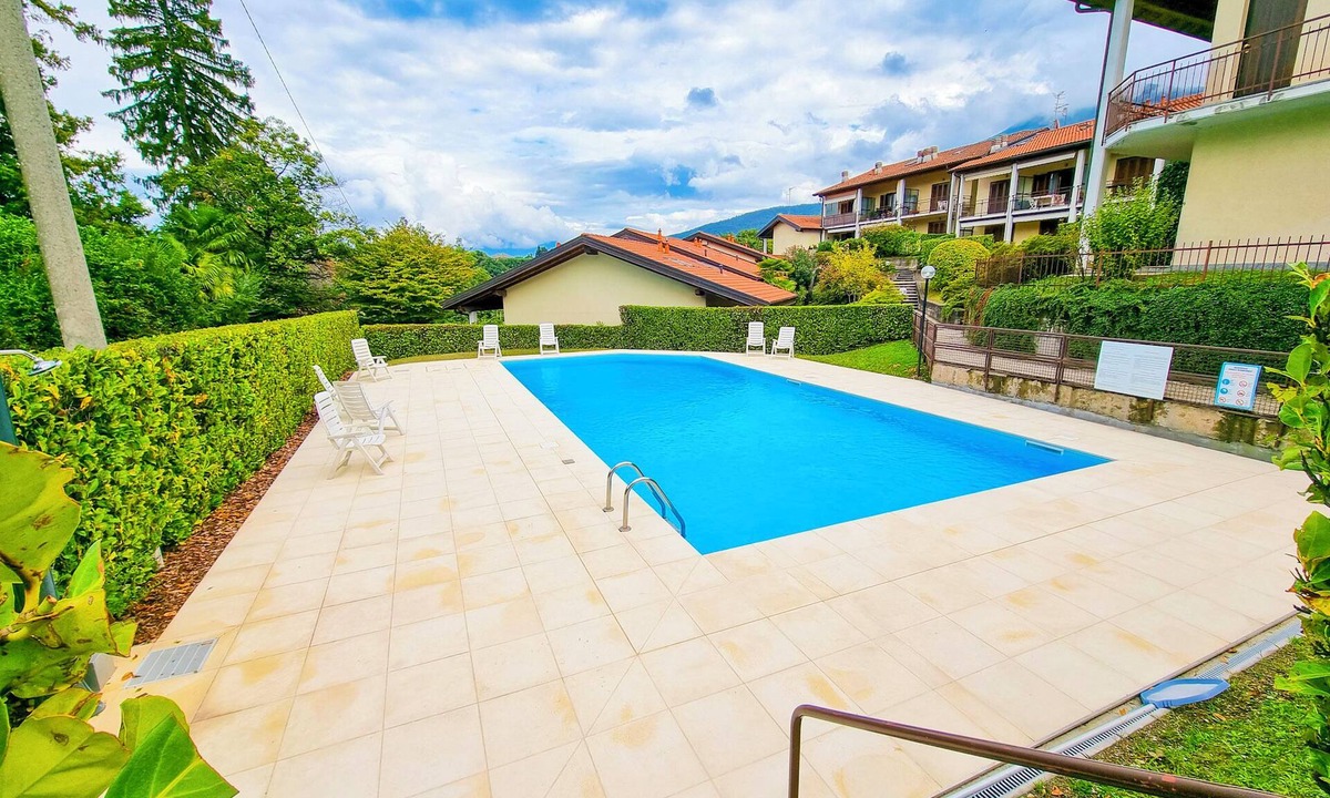 Castello House | 3-room corner house with garden, terrace and balcony in a well-kept residence with pool