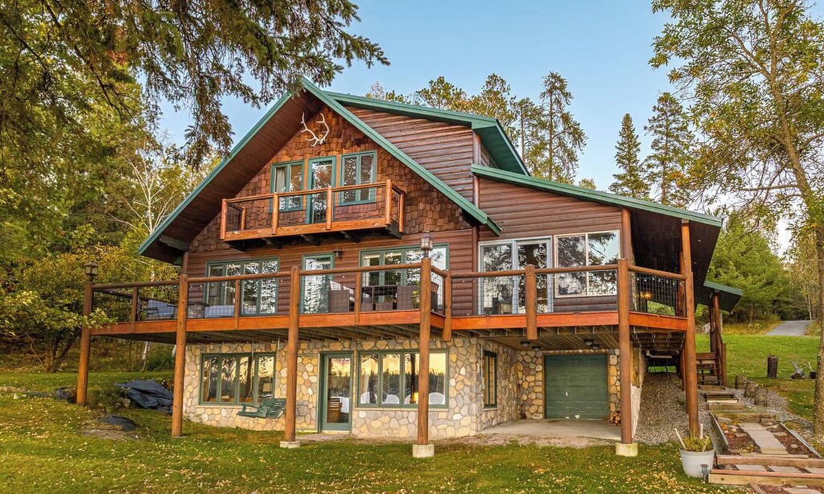 Crane Lake House | 3 Sisters Retreat - Lakeside Cabin with Private Sauna