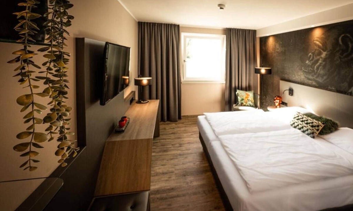 Korntal-Munchigan Hotel | 3 Sleek & Spacious Rooms w/Kitchens — Relaxing Stays Near Killesberg Park