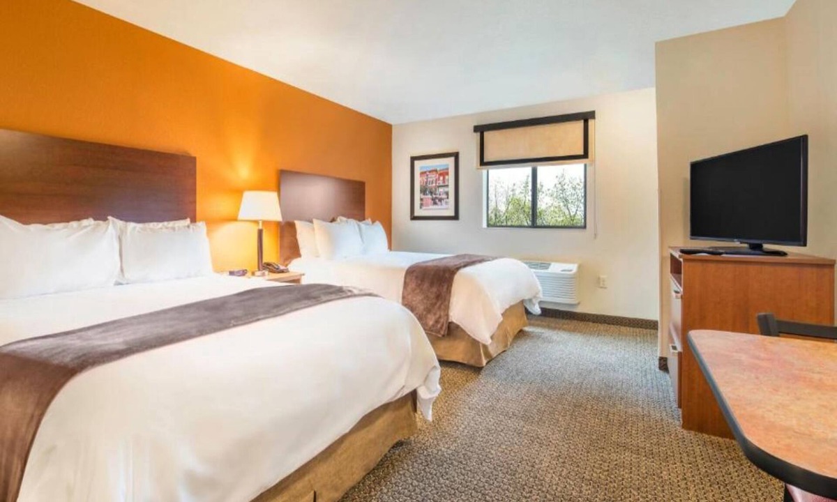 Jamestown Hotel | 3 Spacious Units w/3 Queen Beds + Kitchen Near Frontier Village