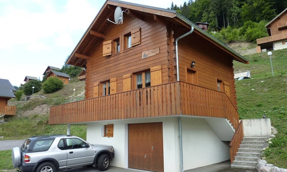 Station de Drouzin le Mont Ski Chalet | 3-star chalet with large terrace in lush setting