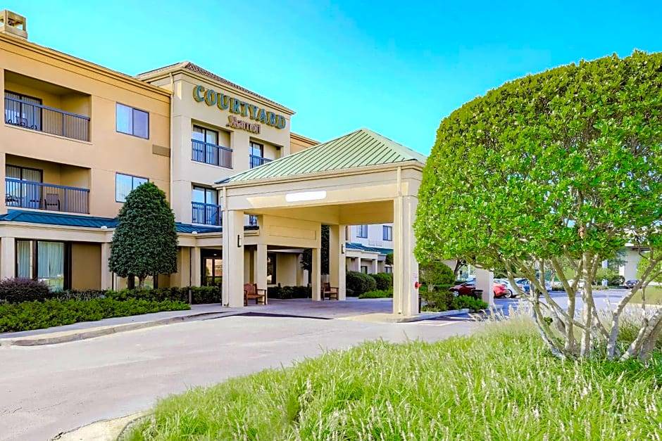 Monroe Hotel | 3-Star Hotel ∙ Courtyard Monroe Airport