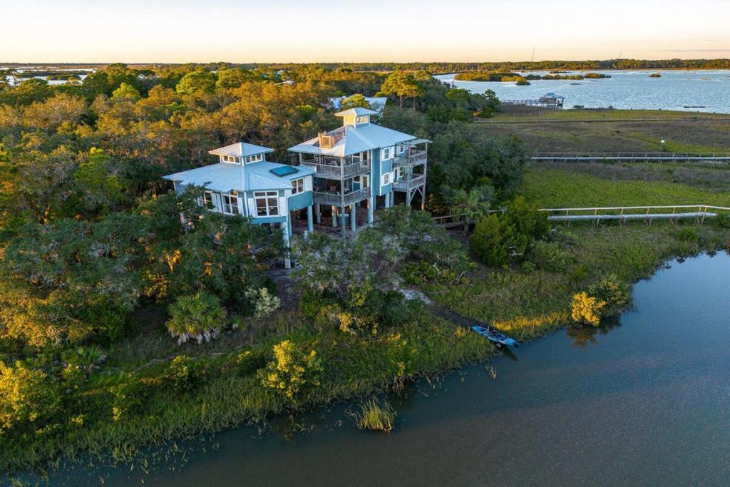 Cedar Key House | 3 Story Haven Fire Pit kayaks updated 360 Views