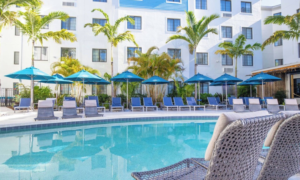 Park Shore Hotel | 3 Units | Outdoor Pool + Free Parking | Free Breakfast