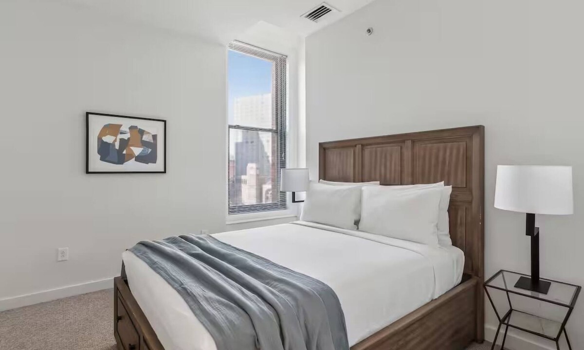 Downtown Pittsburgh Apartment | 3 Units | Union Station Grandeur | Fitness Access | Near Carnegie Science Cent