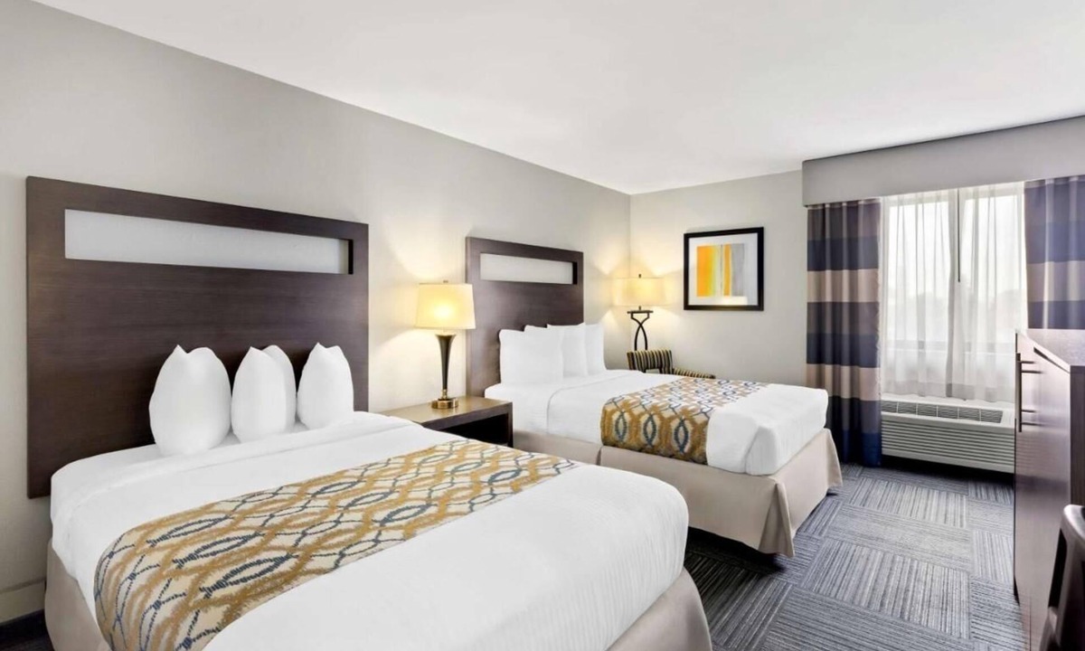 Naperville Hotel | 3 Units with Easy Access to City, Shops & Restaurants - with Parking & Breakfast