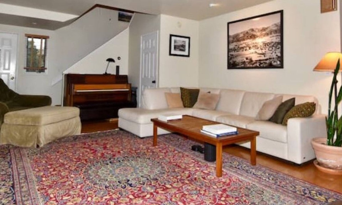 Oak Park House | 30 day minimum: Beautiful Upper West Townhome