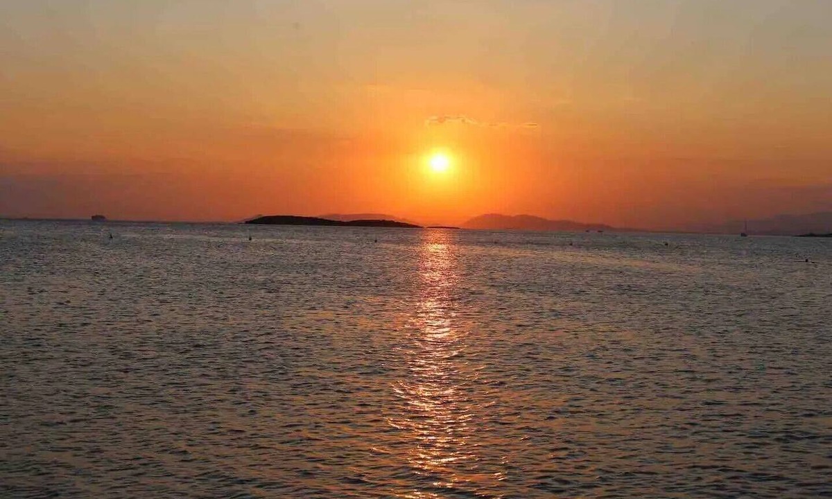 Vouliagmeni Apartment | 300 meters from the healing lake of Vouliagmeni 300m vor dem Heilenden See