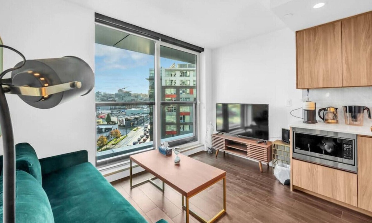 Southeast False Creek Condo | {30Days+} SCORPIO PALACE - MORDEN,LUXURY & COZY